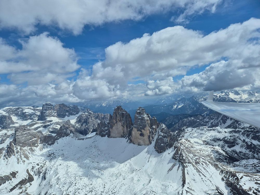 Auch wenn sich das Wetter zum Saisonstart noch nicht von seiner besten Seite gezeigt hat, haben einige LSC Piloten bereits schöne Flüge absolvieren können. Im April war eine kleine Gruppe um Gerd Spie...
