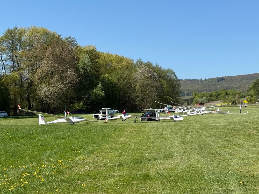 Nach der langen Winterpause sind die Piloten des LSC Bad Homburg seit Anfang April wieder in der Luft unterwegs. Am vergangenen Wochenende war zudem der Start in die Saison 2025 der Segelflugbundeslig...