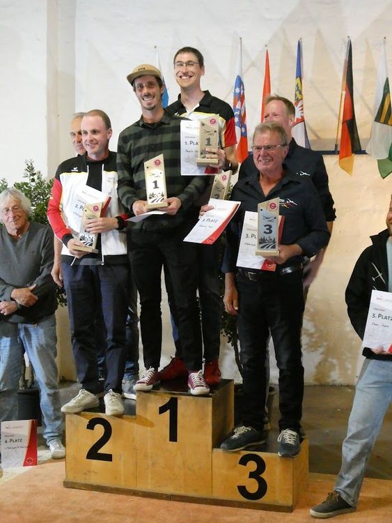 Jan Omsels vom LSC Bad Homburg hat im Juli als Sportleiter noch den Taunus Cup auf dem Fluggelände in Obernhain ehrenamtlich organisiert. Im August saß er bei der Deutschen Meisterschaft in der Doppel...